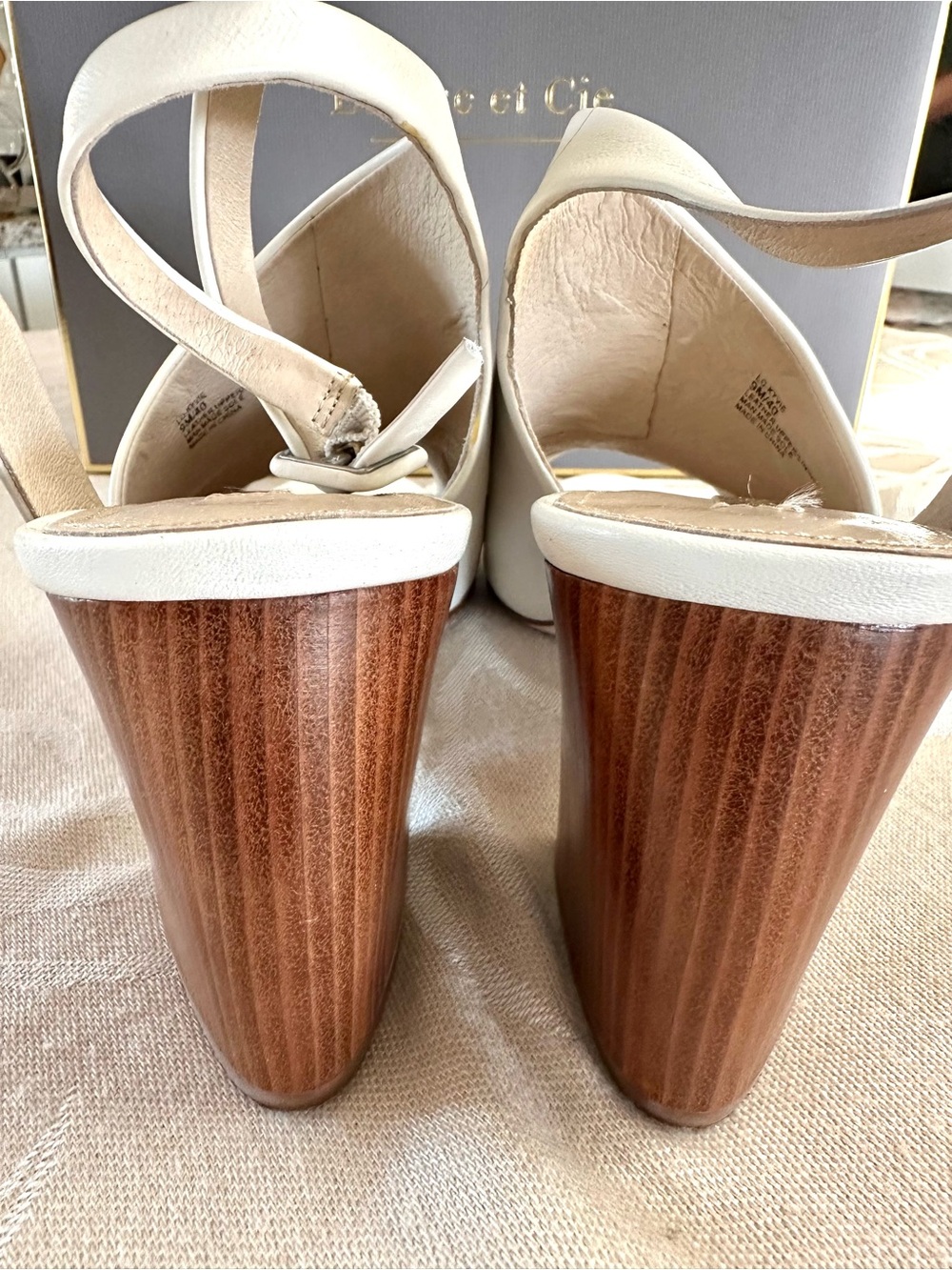 Louise et Cie White Leather Peep Toe Block Heel Sandals Size 9 - Picture 7 of 10